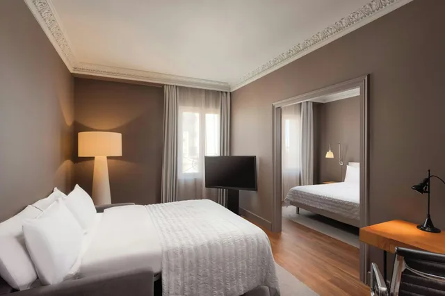 جناح بسرير كينج بغرفة نوم واحدة، Le Meridien Barcelona 1/3