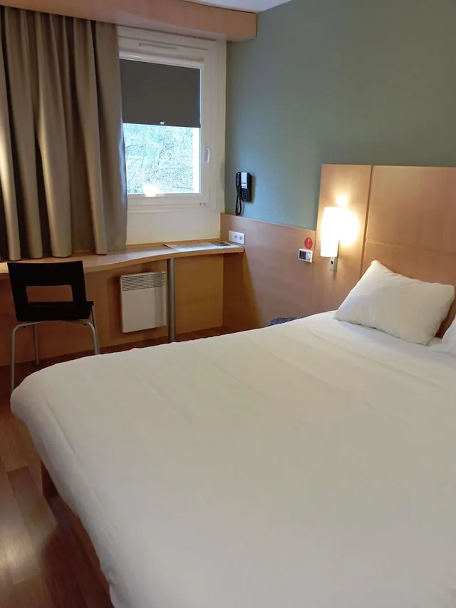غرفة قياسية بسرير مزدوج، Hotel Ibis Fourmies 1/8