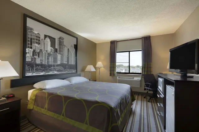 غرفة بسرير كينج، Super 8 by Wyndham Bridgeview/Chicago Area 1/4