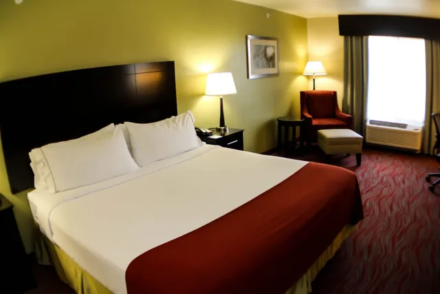 غرفة قياسية بسرير كينج، Holiday Inn Express Suites Indianapolis North Carmel An Ihg Hotel 1/7