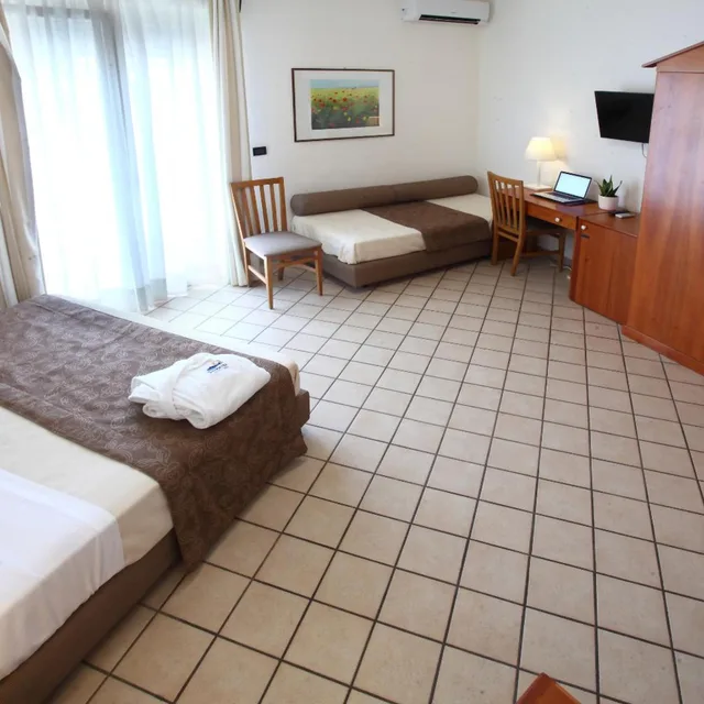 جناح، Hotel Sirenetta 7/9