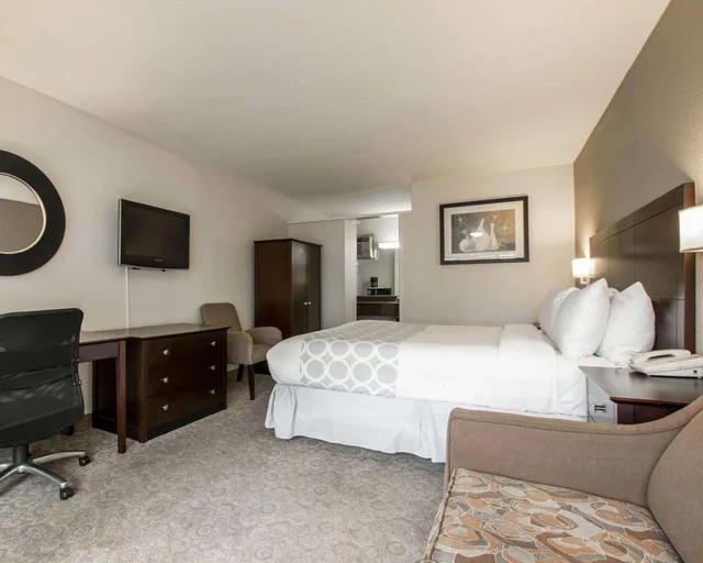 Room, Double Bed, Rodeway Inn Convention Center 2/2