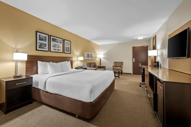 Suite, King Bed, Sleep Inn & Suites Jasper 1/3