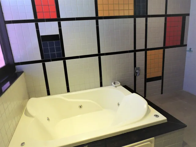 جناح بسرير كينج، Mondrian Suite Hotel 6/7