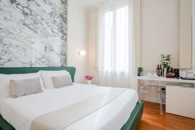 غرفة سوبيريور ثلاثية بسرير كوين مع أريكة بحوض استحمام، Palazzo Cini Luxury Rooms In Pisa 2/8