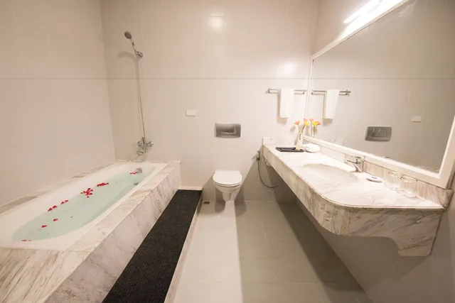 جناح تنفيذي بسرير مزدوج، Hoa Binh Hotel 5/5