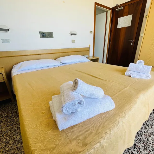 غرفة بسرير مزدوج بشرفة، Hotel Columbia Frontemare 6/10