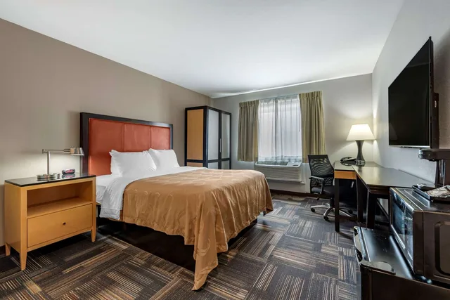 غرفة بسرير كوين لذوي الإعاقة، Spark by Hilton Evansville Downtown 1/2