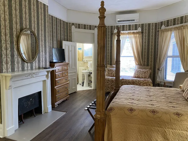 غرفة عائلية بسرير كينج وسرير فردي، 1898 Waverly Inn 5/7