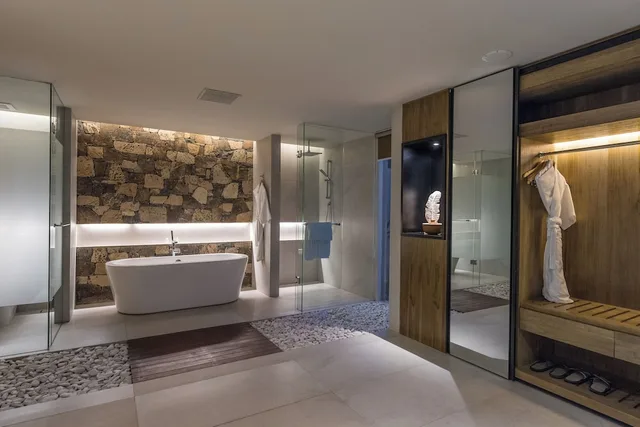 Suite, King Bed, Ocean Front, Private Infinity Pool، Katamaran Hotel And Resort 3/3