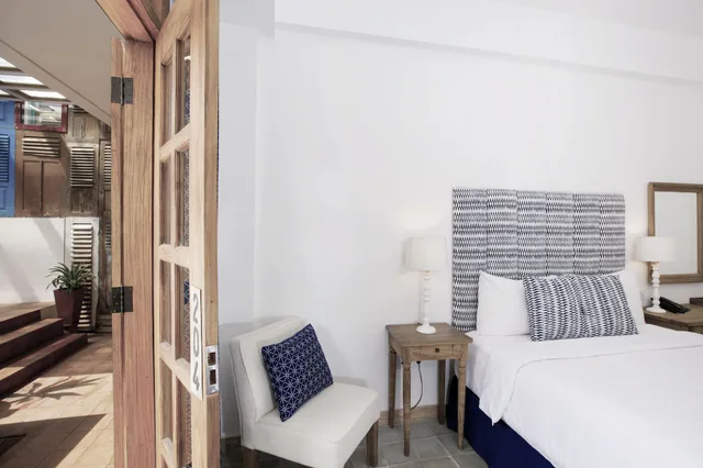 غرفة ديلوكس بسرير كوين في طابق مرتفع، Adhisthana Hotel 2/4