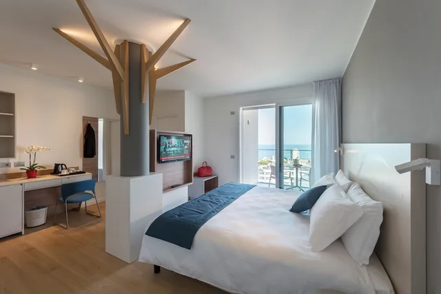 غرفة ثلاثية بسرير كينج وسرير فردي، Hesperia Hotel & Residence 2/10