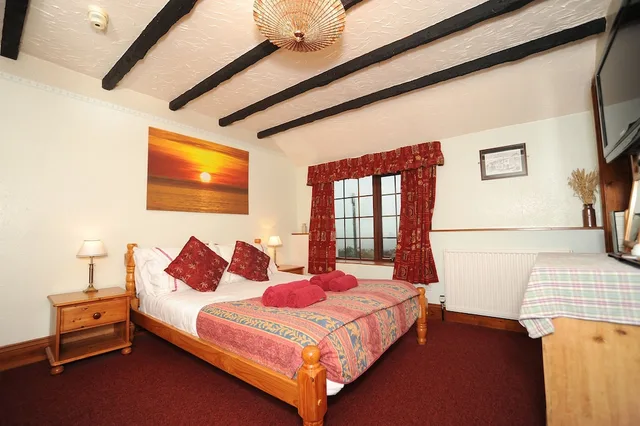 Room, Double Bed, The West Country Inn 1/4