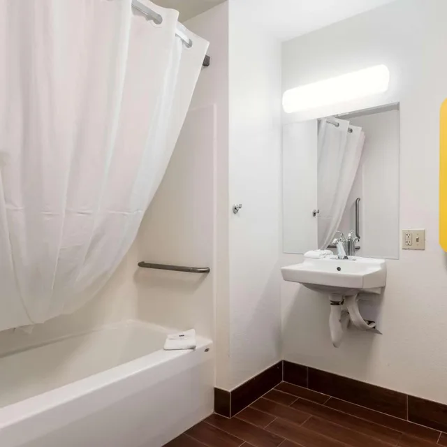 غرفة بسرير مزدوج لذوي الإعاقة، Motel6 Wilkes Barre, PA - Arena 10/11