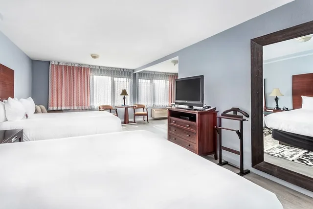 Room, 2 Queen Beds, Kitchenette, Inn At Seaside 1/5