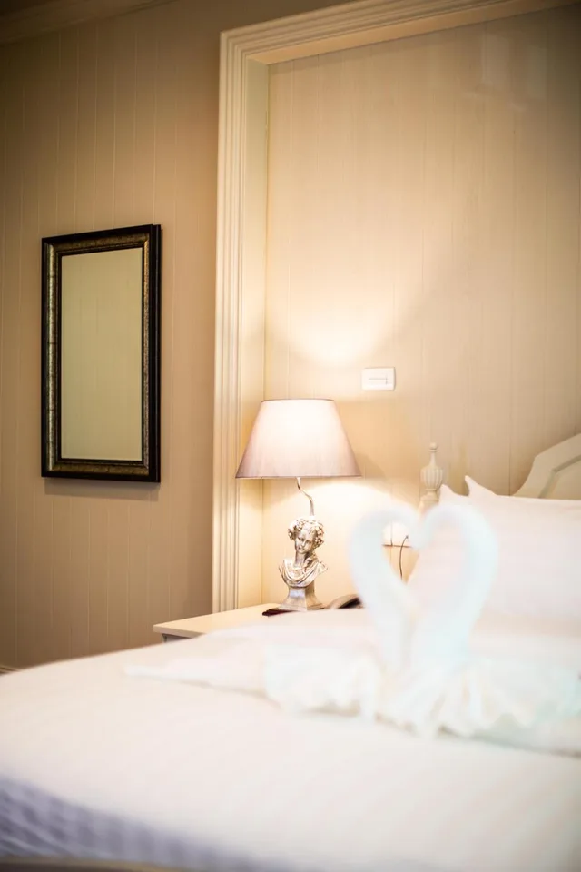 Suite, King Bed, Merchant Villa 3/8
