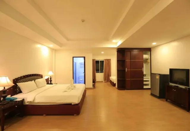 غرفة ديلوكس بسرير كوين وسرير فردي، Pattaya Hiso Hotel 2/4