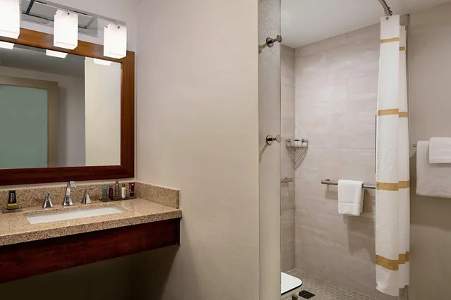 غرفة بسرير كينج، Lincolnshire Marriott Resort 3/3