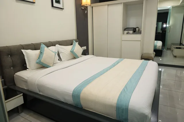 جناح رئاسي بسرير كينج مع أريكة، SN Blu Hotel 1/7