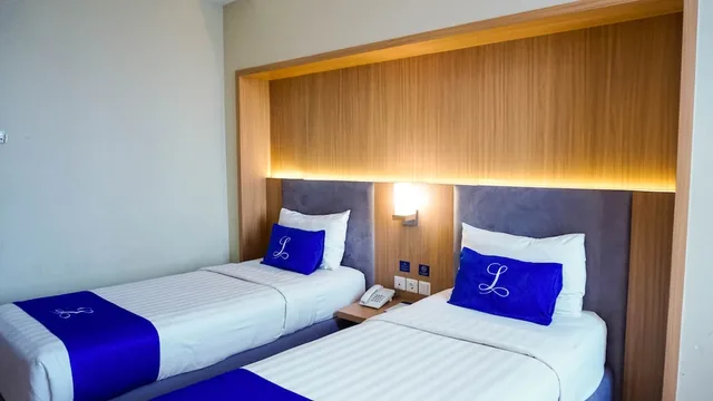 غرفة ديلوكس بسرير كوين، Hotel Laksana Solo Managed by Dafam 1/7