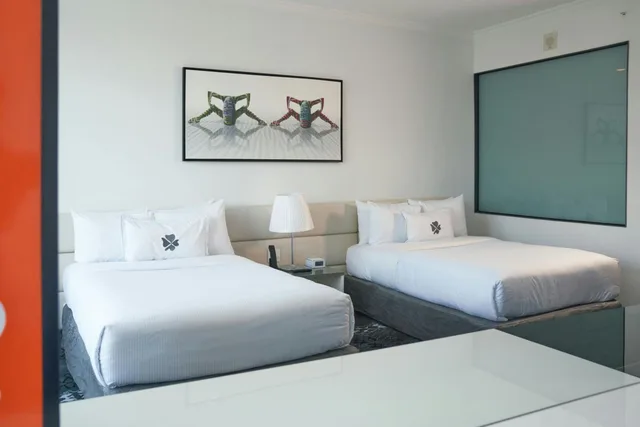 غرفة ديلوكس بسرير كينج بإطلالة على المدينة، Sortis Hotel, Spa & Casino 2/10