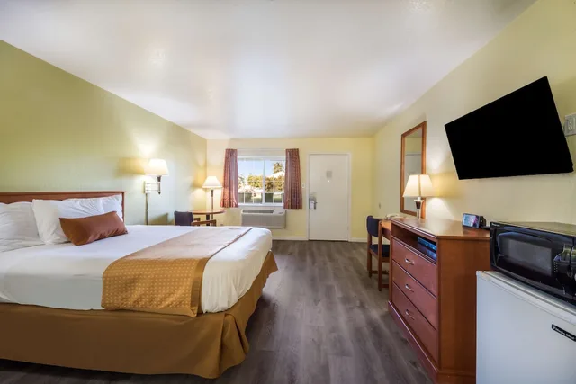 غرفة بسرير كوين، Americas Best Value Inn-Santa Rosa 1/4