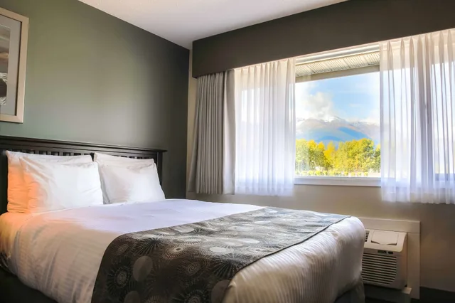 Standard, 2 Queen Beds, Mountain View, Prestige Hudson Bay Lodge & Conference Centre, WorldHotels 3/5