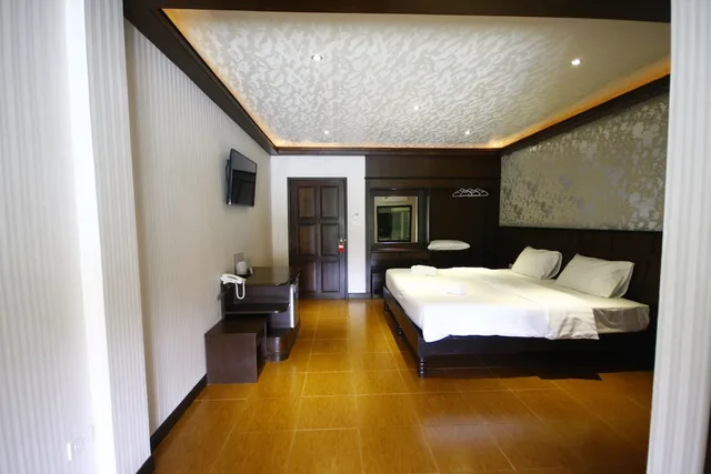 Superior, Twin Beds, The Farm Resort And Restaurant 1/2