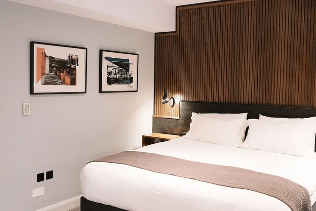 Big, King Bed، Telegraph Hotel Coventry Hotel 1/4