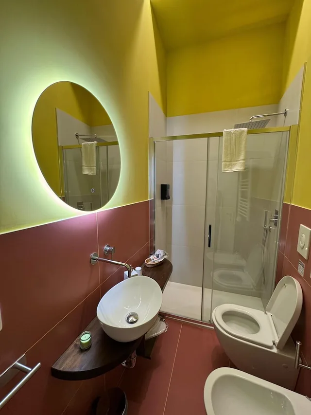 غرفة كومفورت بسرير كينج بإطلالة على المدينة بشرفة، Poerio Station Rooms & Apartment 9/10