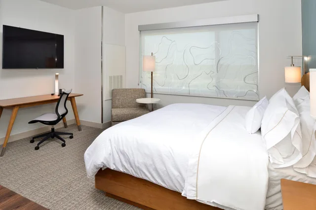 Studio, King Bed, Element Overland Park 3/4