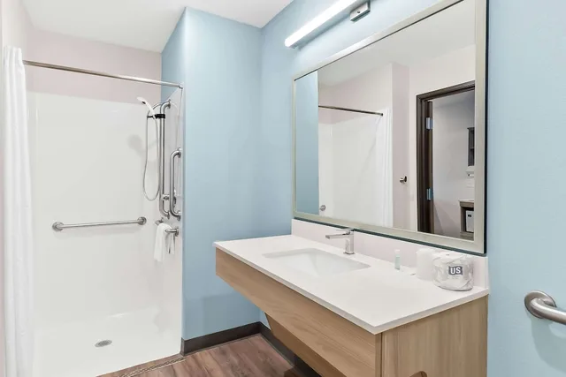 جناح استوديو بسرير كوين لذوي الإعاقة، WoodSpring Suites Pensacola West 2/4