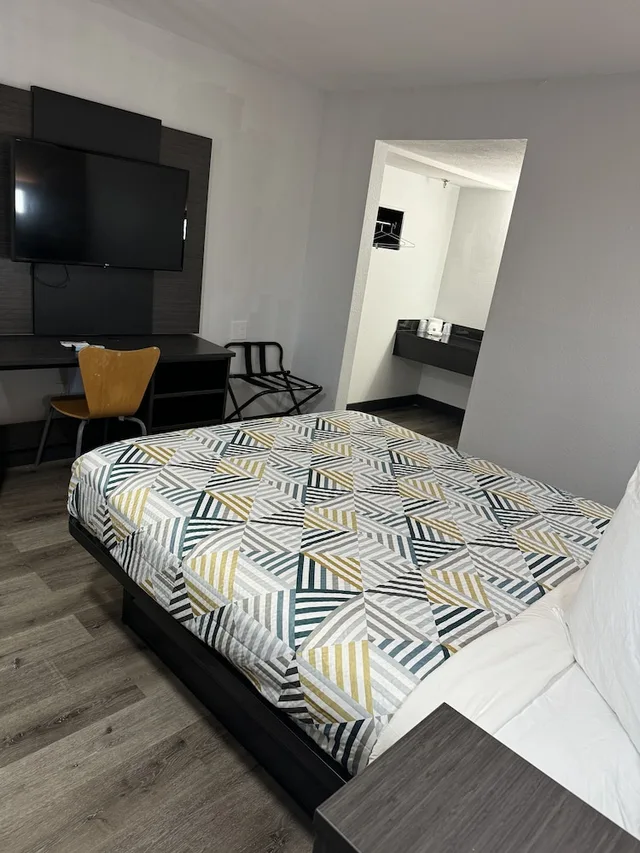 Standard, Queen Bed, Motel6 Bradenton, FL 10/10