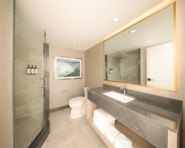 2 Bedrooms, Suite, 2 King Beds, Falls View، Embassy Suites By Hilton Niagara Falls Fallsview 5/5
