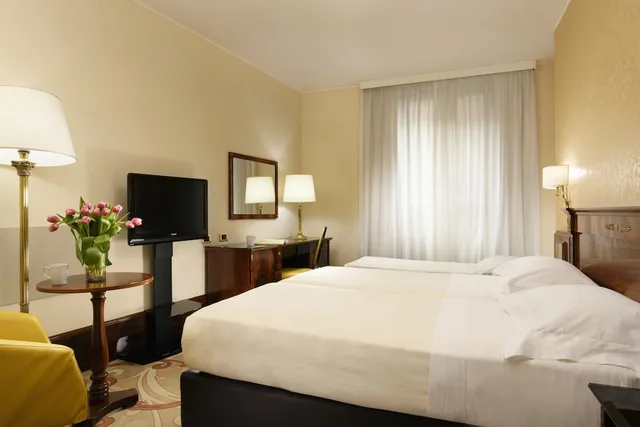 Classic, Triple, 1 Double and 1 Single Bed, Unahotels Scandinavia Milan 1/5