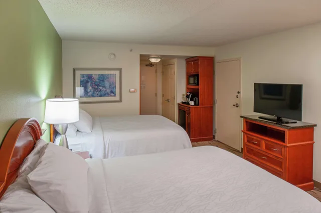 غرفة بريميوم بسرير كوين، Hilton Garden Inn Allentown Bethlehem Airport 2/6