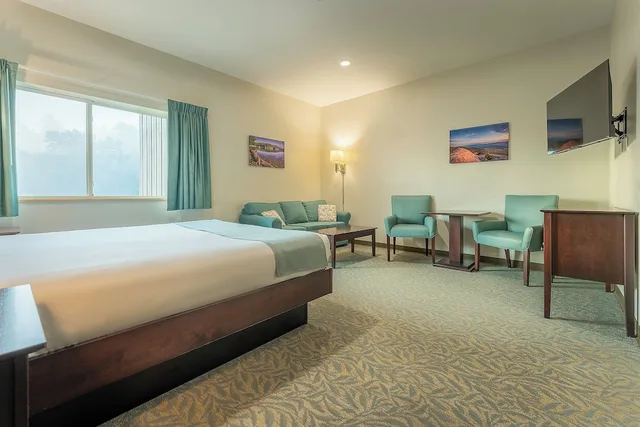جناح جونيور بسرير كينج مع أريكة، Sun Ski Inn And Suites 2/10