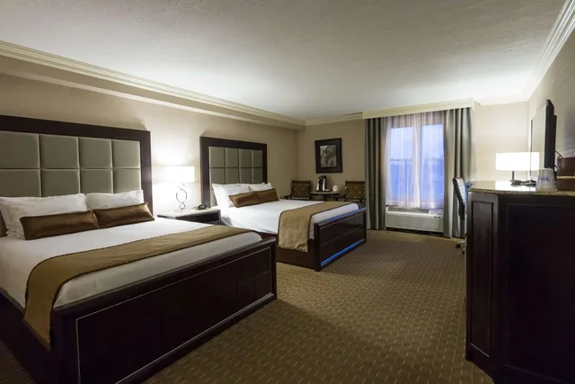 غرفة بسرير كينج وسريرين كوين، Best Western Plus The Arden Park Hotel 3/7