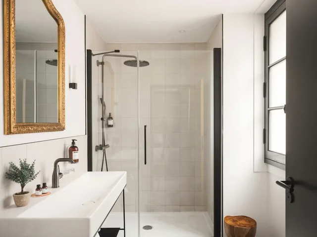 غرفة كومفورت ثلاثية بسرير كوين وسرير فردي، Maisons du Monde Hotel & Suites - Marseille Vieux Port 1/1