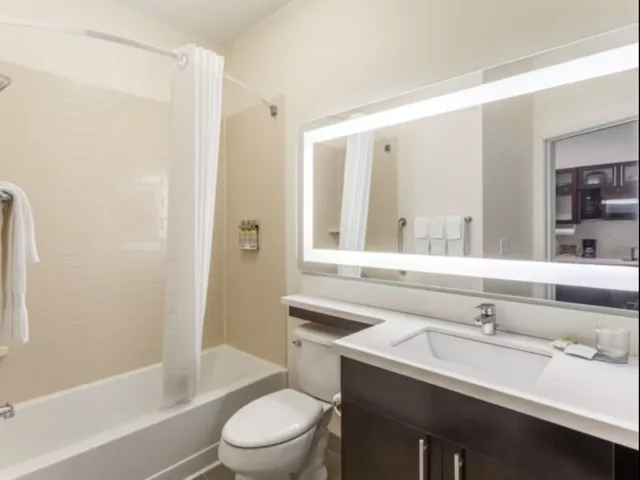 استوديو بسريرين كوين، Candlewood Suites Davenport 4/4