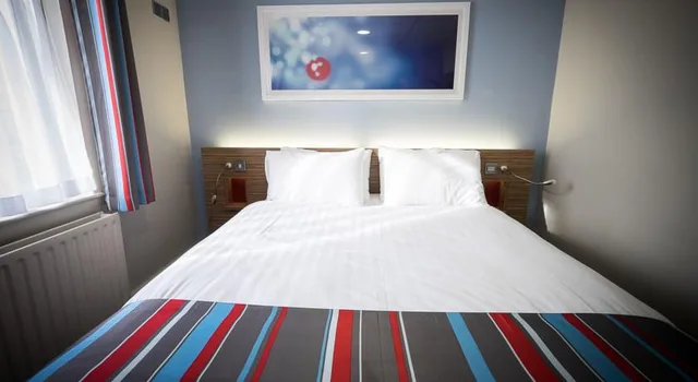 Double Room, Travelodge Belfast Central 1/7