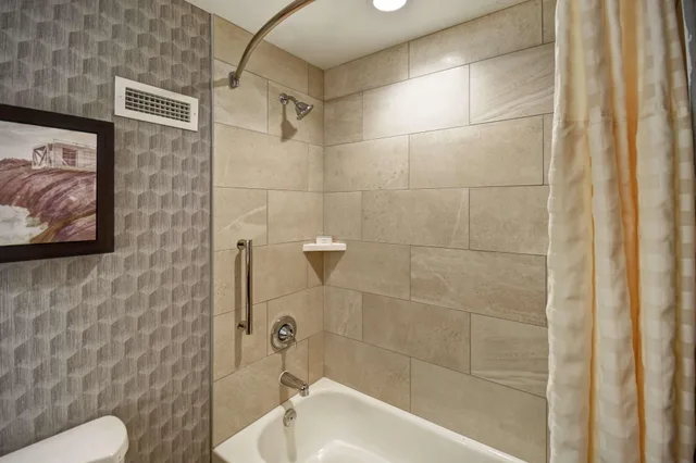 جناح بريميوم، Embassy Suites Little Rock 3/4