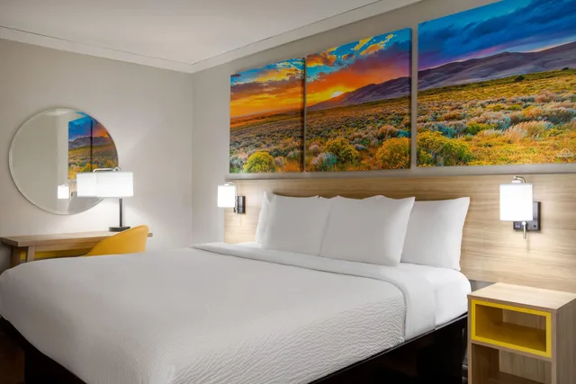 غرفة بسرير كينج، Days Inn by Wyndham Suites Fredericksburg 1/3