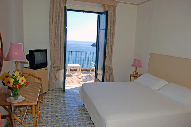 غرفة سوبيريور بثلاثة أسرّة بإطلالة على البحر بشرفة، Lido Mediterranee 4/10
