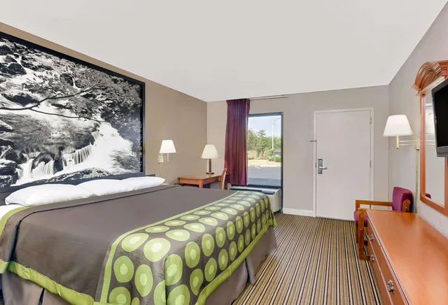 غرفة بسرير كينج في الطابق الأرضي، Super 8 By Wyndham Athens 1/1