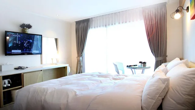 غرفة قياسية بسريرين منفصلين وسرير مزدوج وسرير فردي، Bay Resort Tongyeong 1/2