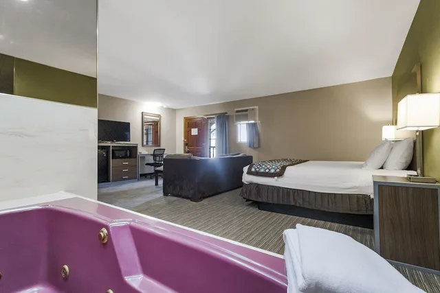 جناح ديلوكس بسرير كينج بحوض جاكوزي، Heritage Inn Yosemite Sonora Formerly Inns of California Sonora 4/4