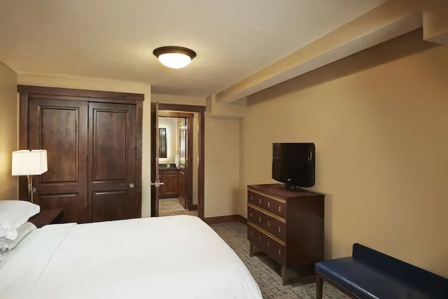 جناح بسريرين كوين بـ3 غرف نوم مع أريكة، Hilton Grand Vacations Club Sunrise Lodge Park City 3/10