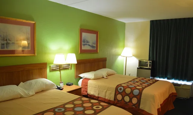 غرفة بسريرين مزدوجين للمدخنين، Super 8 by Wyndham Tifton 2/3