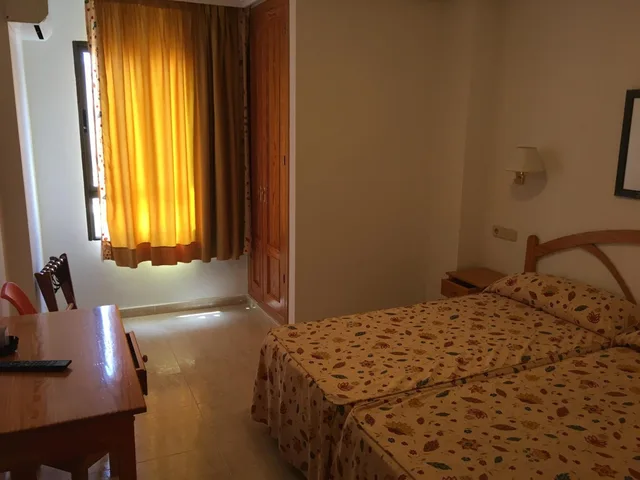 غرفة بسريرين منفصلين، Hotel Levante 2/3